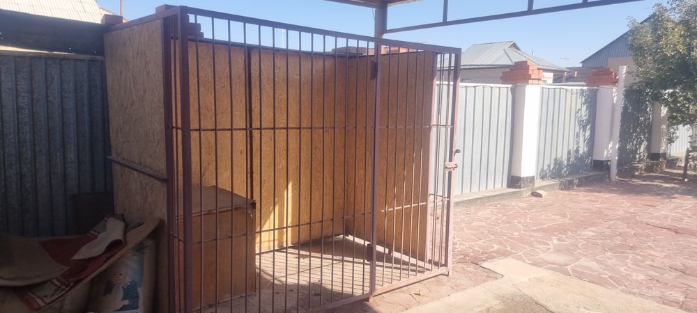 Вольер для собаки с будкой