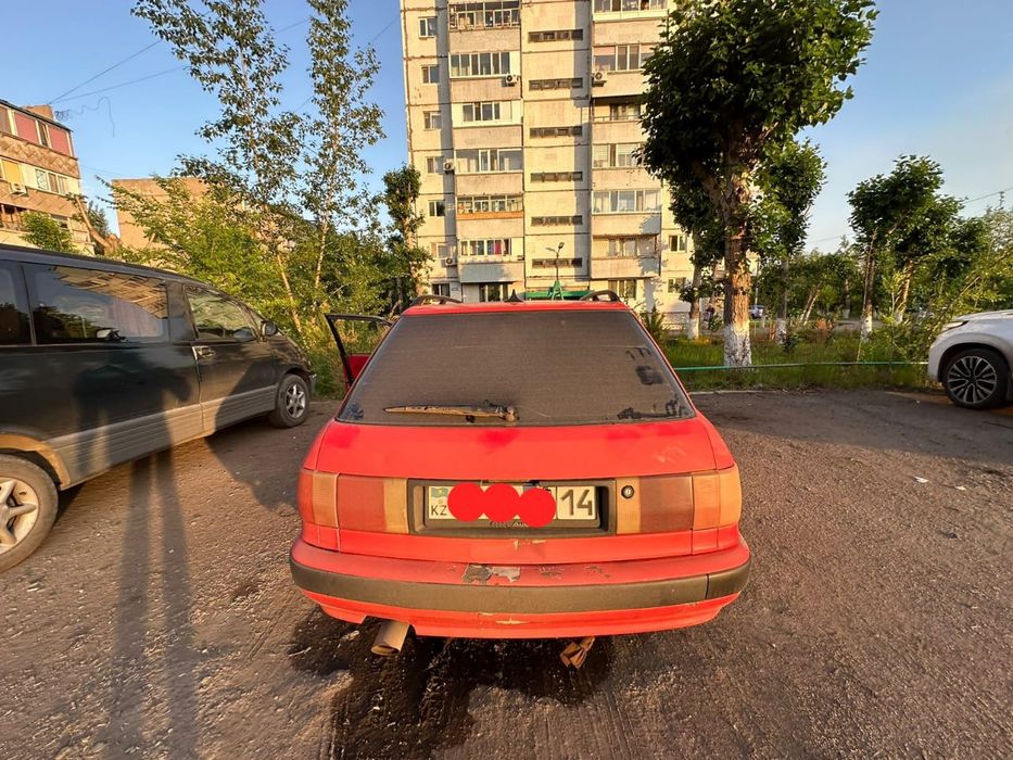 Автомобиль марки Ауди 80