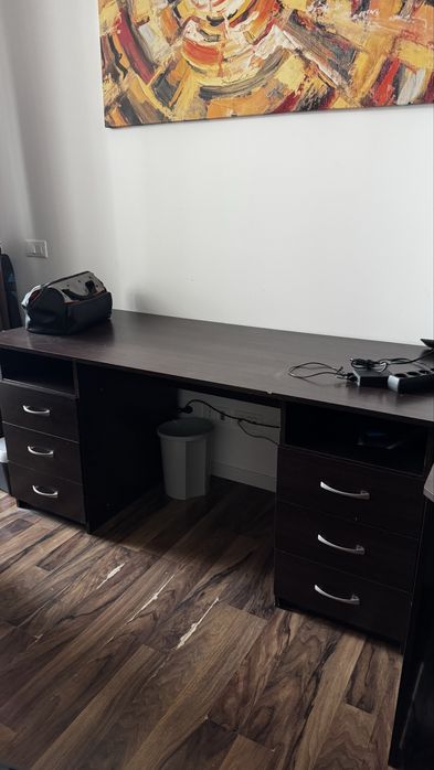 Компьютерный стол и отдельный стол