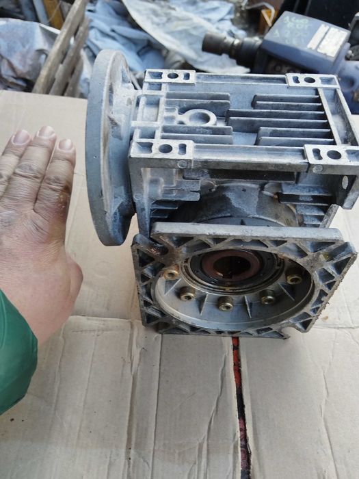 Reductor cu raport de 30 la 1 melcat