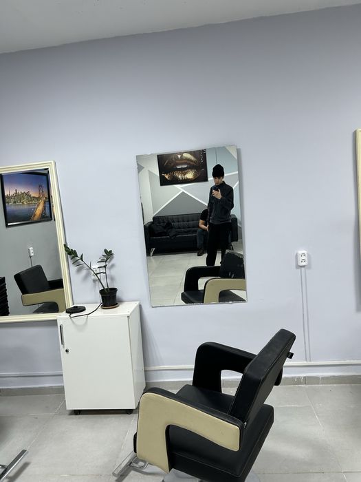 продаются зеркала и кресла