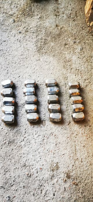 Продам оригинальные гайки