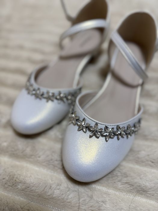 Продам детские туфли