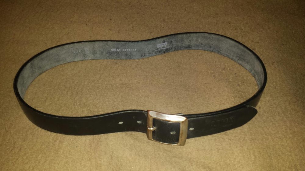 Blugi Versace cu curea piele Levis ,Trimit si in tara