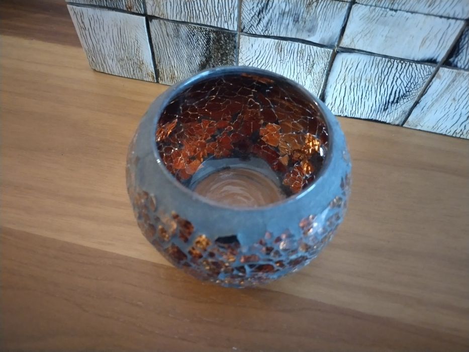 Стъклен свещник от малки парченца стъкло