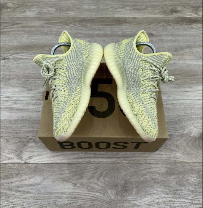 Yeezy boost 350.