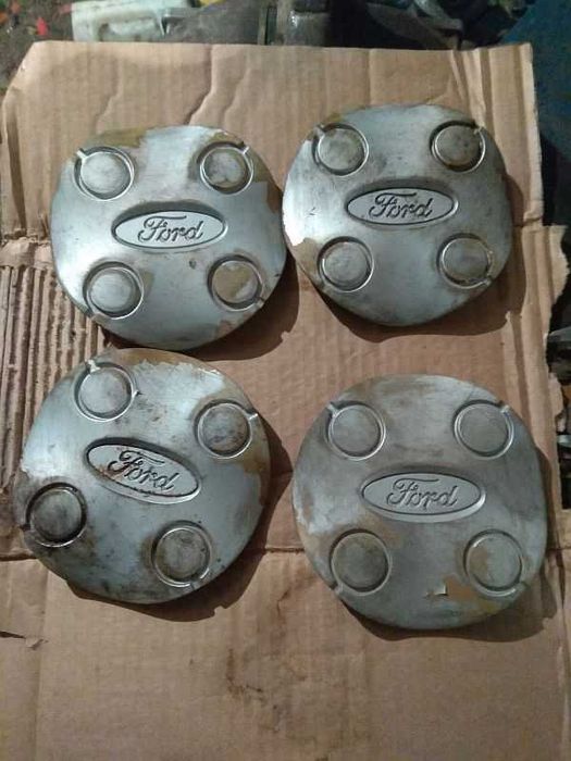 Продам колпачки на Ford.