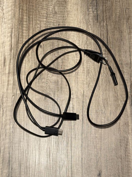 Vând Xbox One S 1TB în stare foarte bună, funcționează perfect, fără probleme.