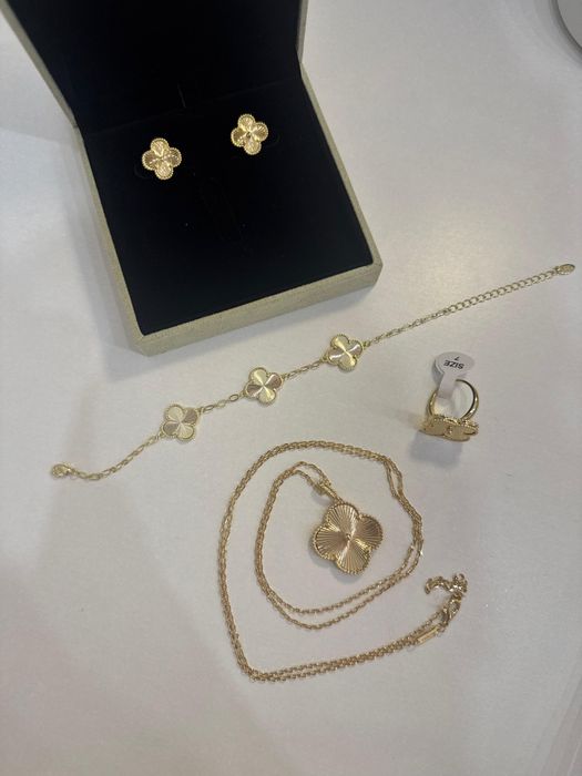 Van Cleef & Arpels сатылады.