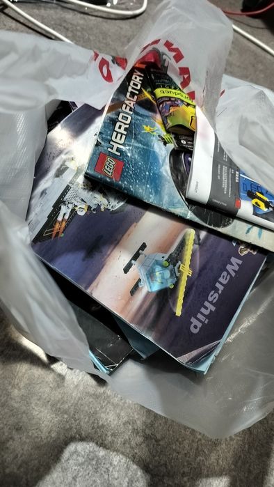 Много инструкций лего