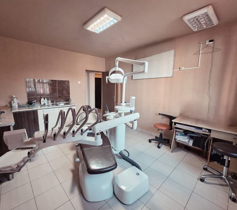 Vand cabinet stomatologic // birou // locuință