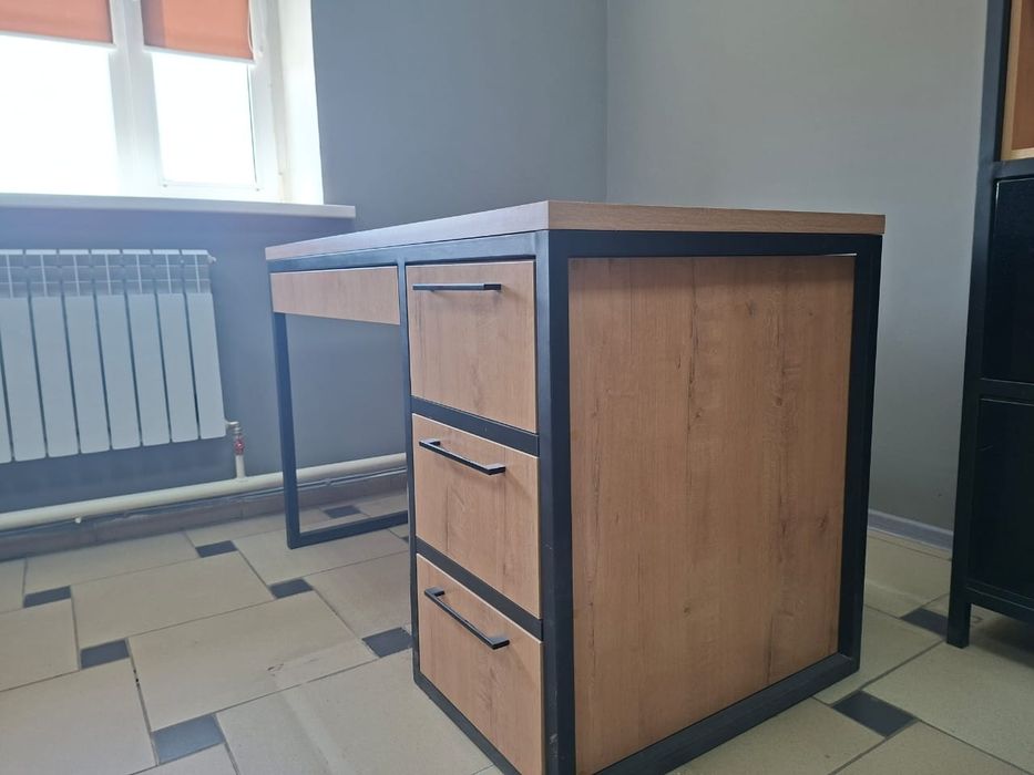 Стол в стиле лофт
