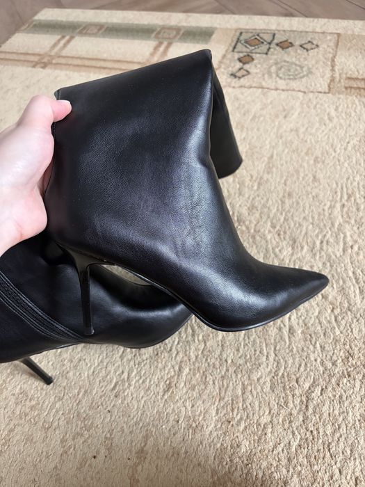 Сапоги Zara на шпильке черные