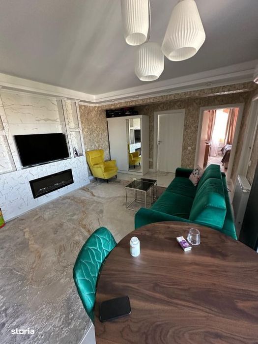 Apartament de vanzare , semidecomandat 56 mp ,3 camere  zona Vivo