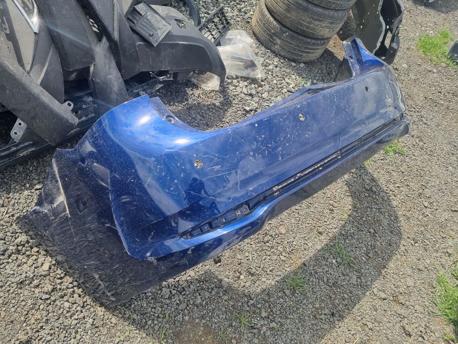 Bara spate Toyota Avensis sedan 2018