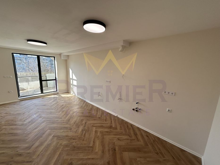 Продава се Тристаен апартамент в Варна, Възраждане 2 - 80 кв.м за 1052 €/кв.м - Снимка #8