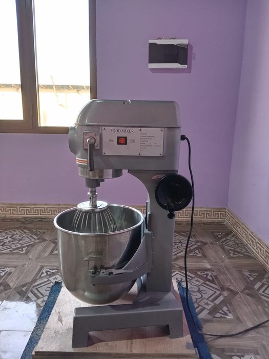 Mikser 25 kg holati yangi