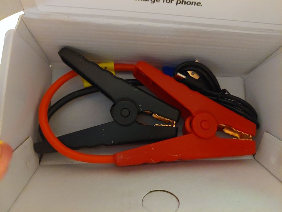 Jump стартер за автомобили