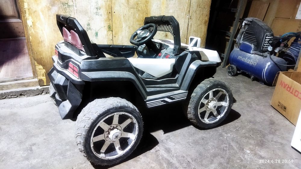 Продам детский электромобиль б/у