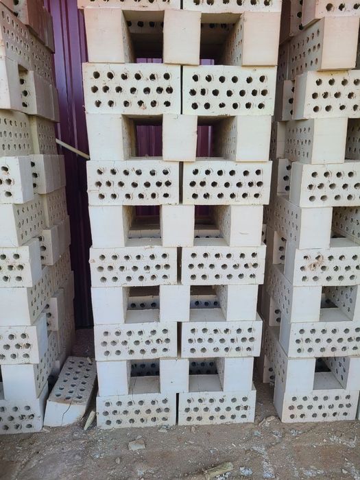 Butun va teshik gisht