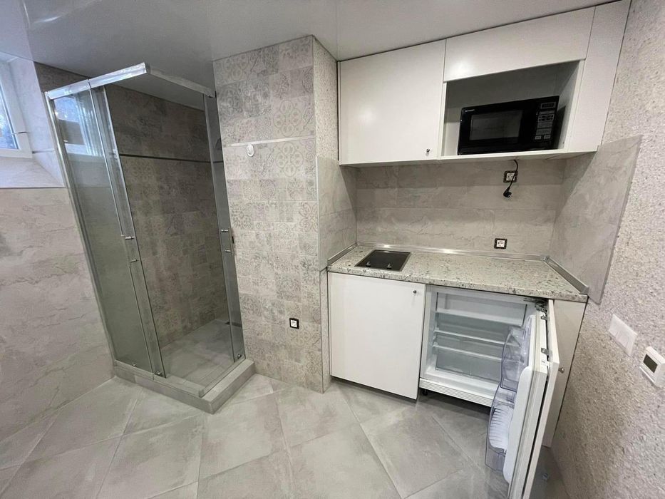 Дава се под наем Едностаен апартамент в Варна, Център - 30 кв.м за 448.8 € - Снимка #2