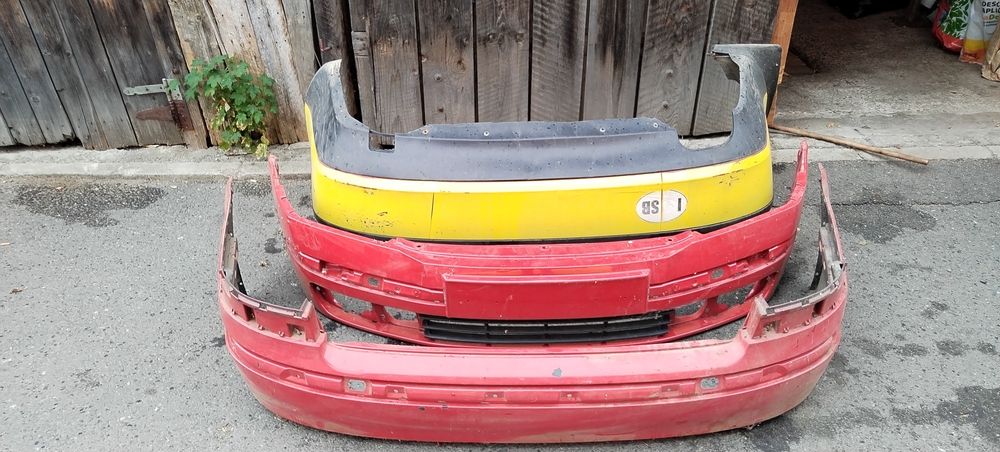 Vând skoda octavia 2 avariată +12 cauciucuri cu jante tabla  bara fata  spate noi, instalație gaz tommaseto...