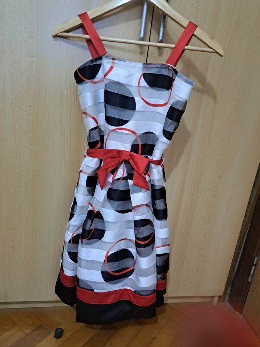 Vand Rochie pentru fetițe 10 ani, preț 150lei