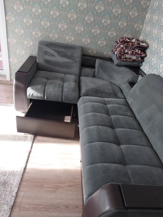 Продаю угловой диван