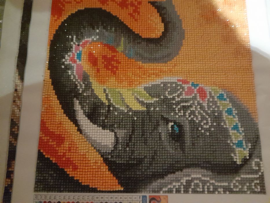 Vand tablou pe cristale,doar trebuie pus in rama..