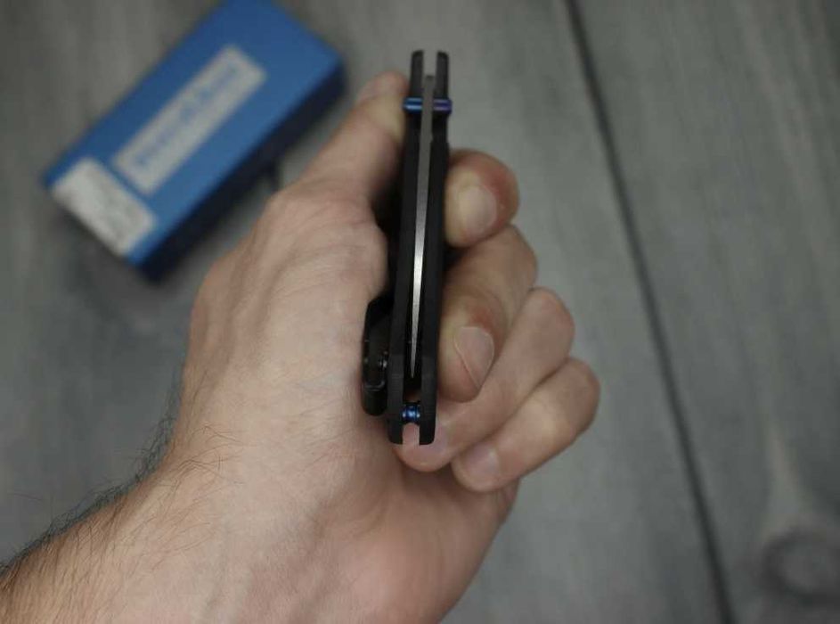 Cutit pliabil Briceag Benchmade Bugout 535, Rosu, Albastru sau Negru