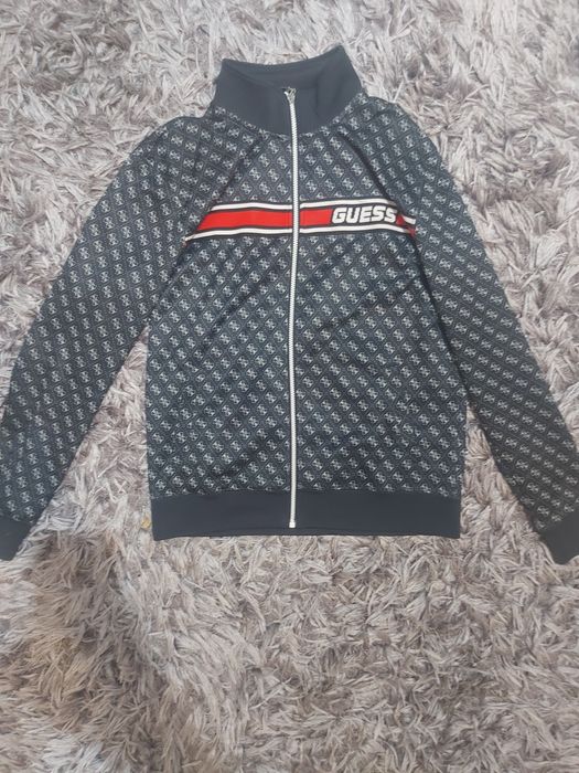 Vând bluza guess