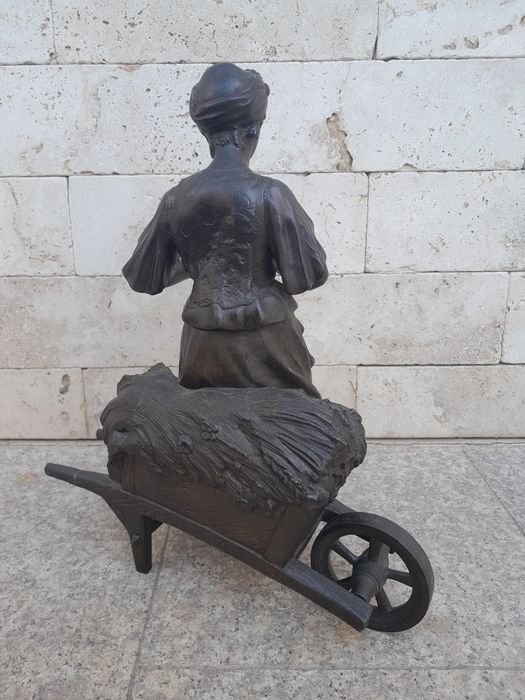 Statueta veche din antimoniu