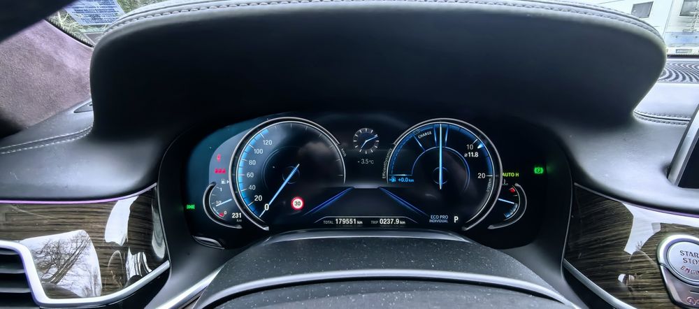 BMW 750i xdrive сив металик