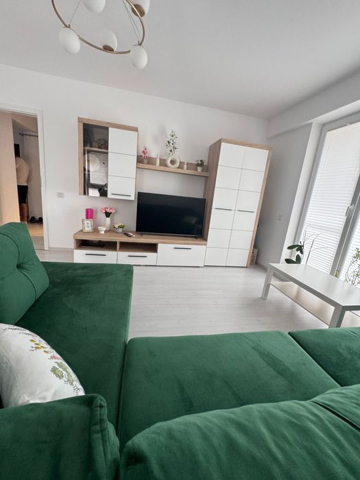 Direct proprietar . Apartement de inchiriat 3 camere- bloc nou