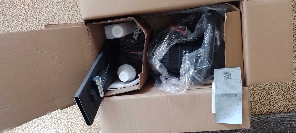 Продавам чисто нова моторна резачка на дърва