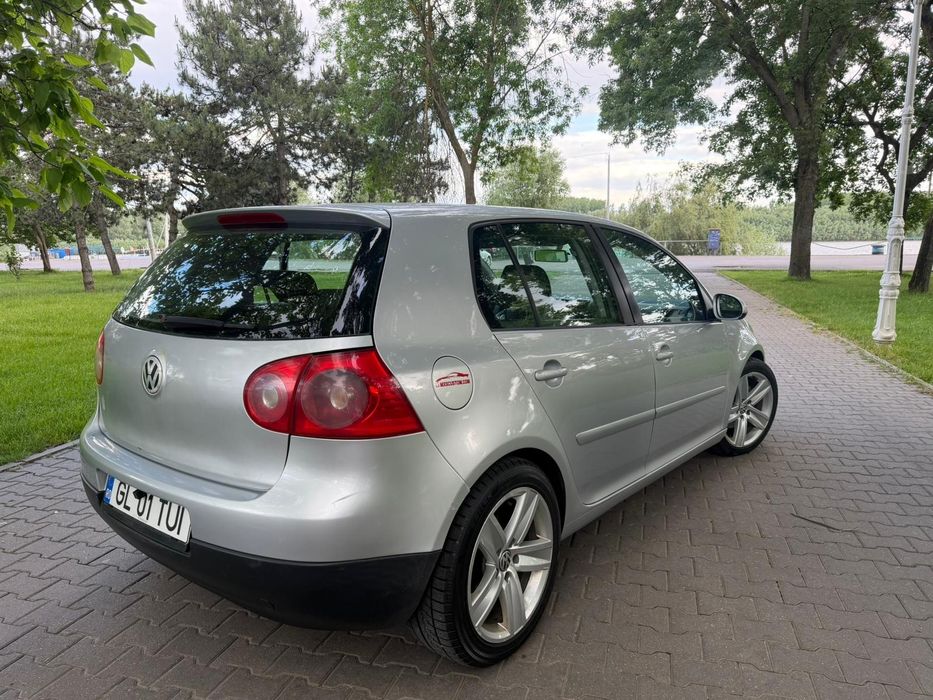 Vând Golf V  *An 2004 * 2.0 TDI *Manual