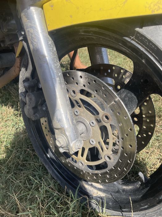 Vand Suzuki 650 4000 lei mai si negociez