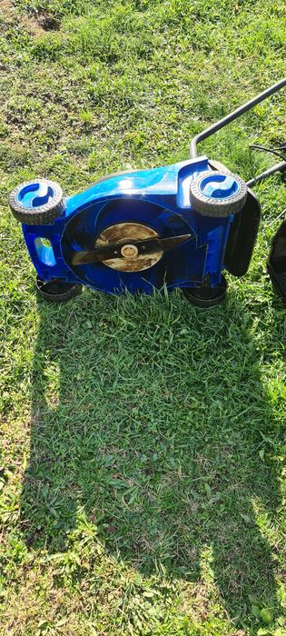 Masina de tuns iarba