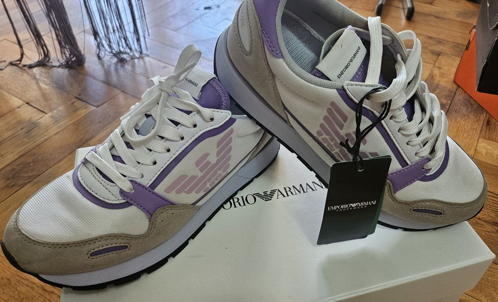 Нови сникърси Emporio Armani  номер 37 стелка  23.5см
