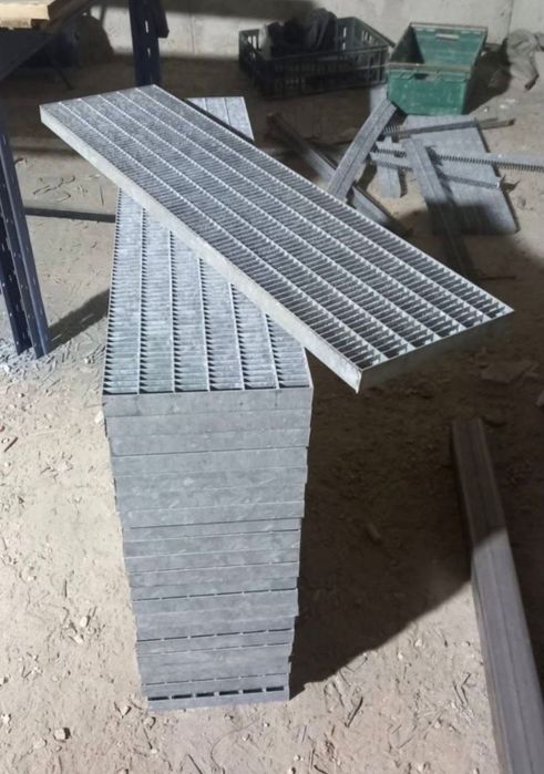 trepte zincate galvanizate