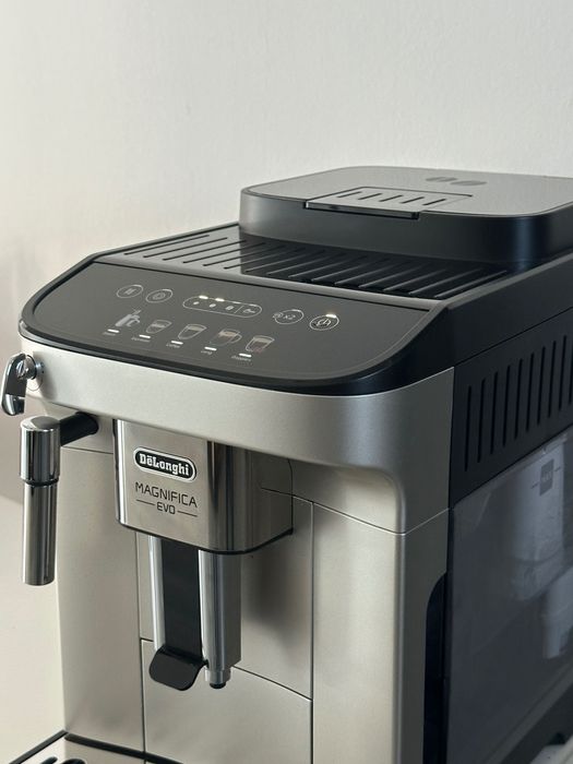 espressor masina cafea boabe Delonghi Magnifica EVO garantie tva inclu