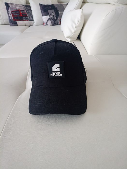 Vând șapcă sport fashion produs model deosebit produs de calitate.