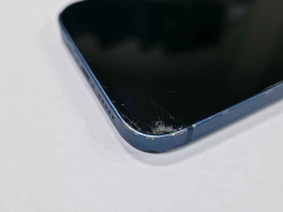 Apple iPhone 13 128GB лошо външно състояние