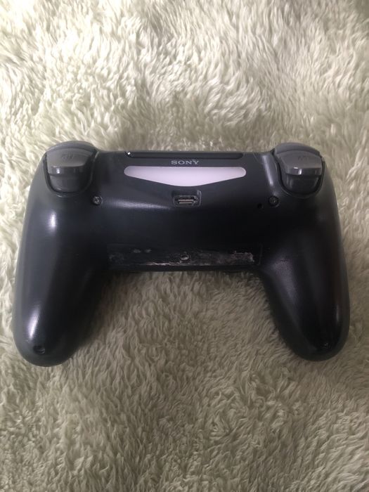 Playstation4 pro 1 TB si un controller - pachet cu FIFA 17+FIFA18