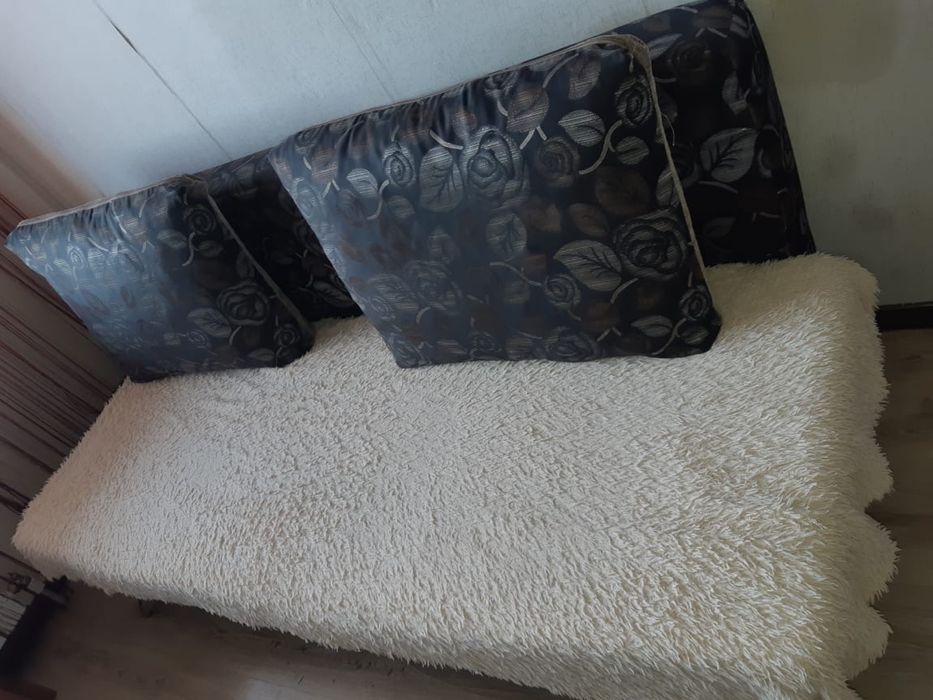 Отдам даром диван