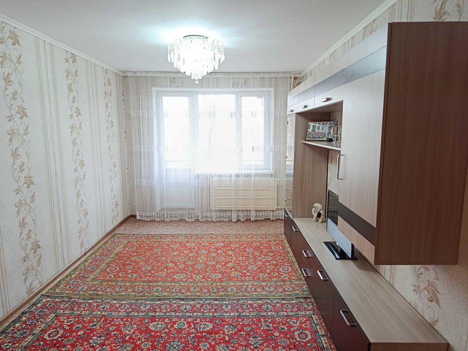 Стенка в гостиную в хорошем состоянии