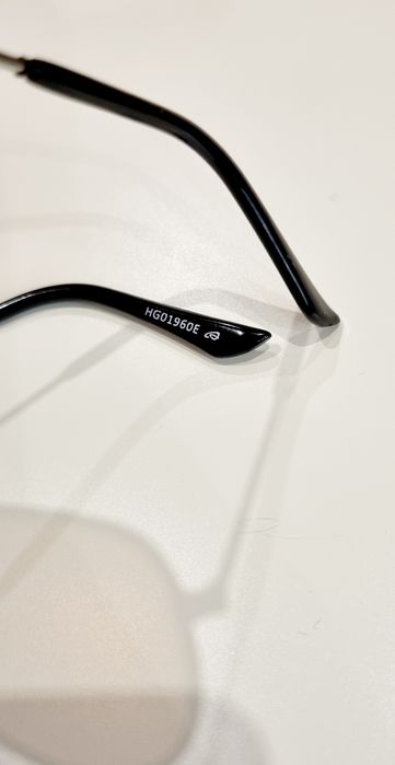 Продавам детски овални слънчеви очила