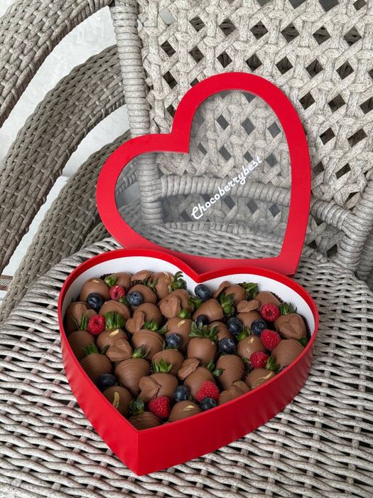 Qulupnayli shokolad Yangi yil sovga