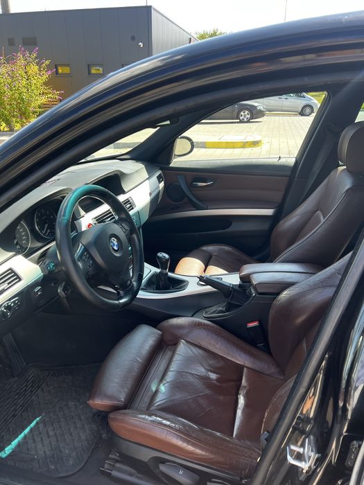 BMW 330  XI  E90