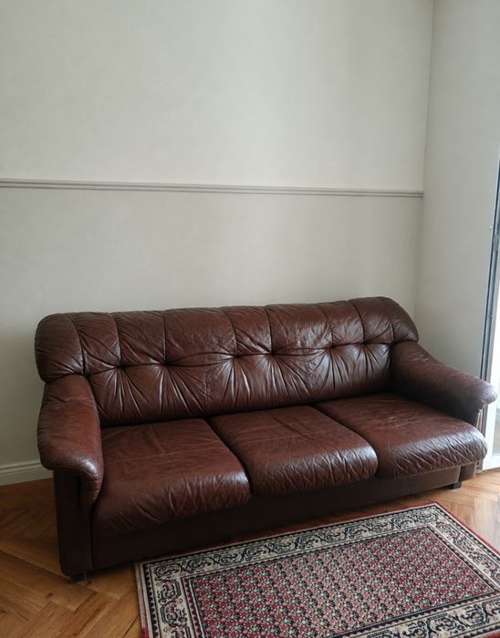 Продам кожаный диван+кресло